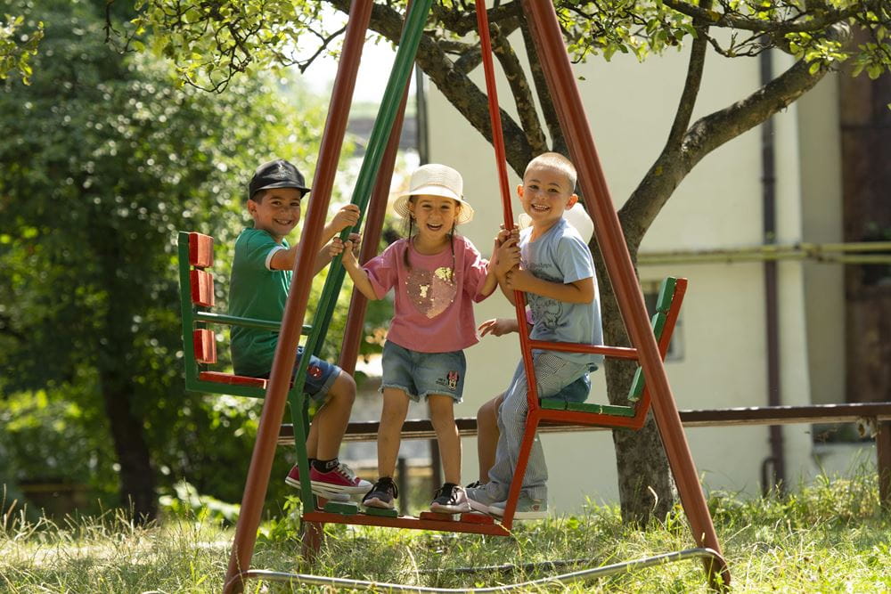 Wenn die Kinder spielen können, vergessen sie die Schrecken der Flucht aus ihrer Heimat (Quelle: Christian Nusch) Wenn die Kinder spielen können, vergessen sie die Schrecken der Flucht aus ihrer Heimat (Quelle: Christian Nusch)