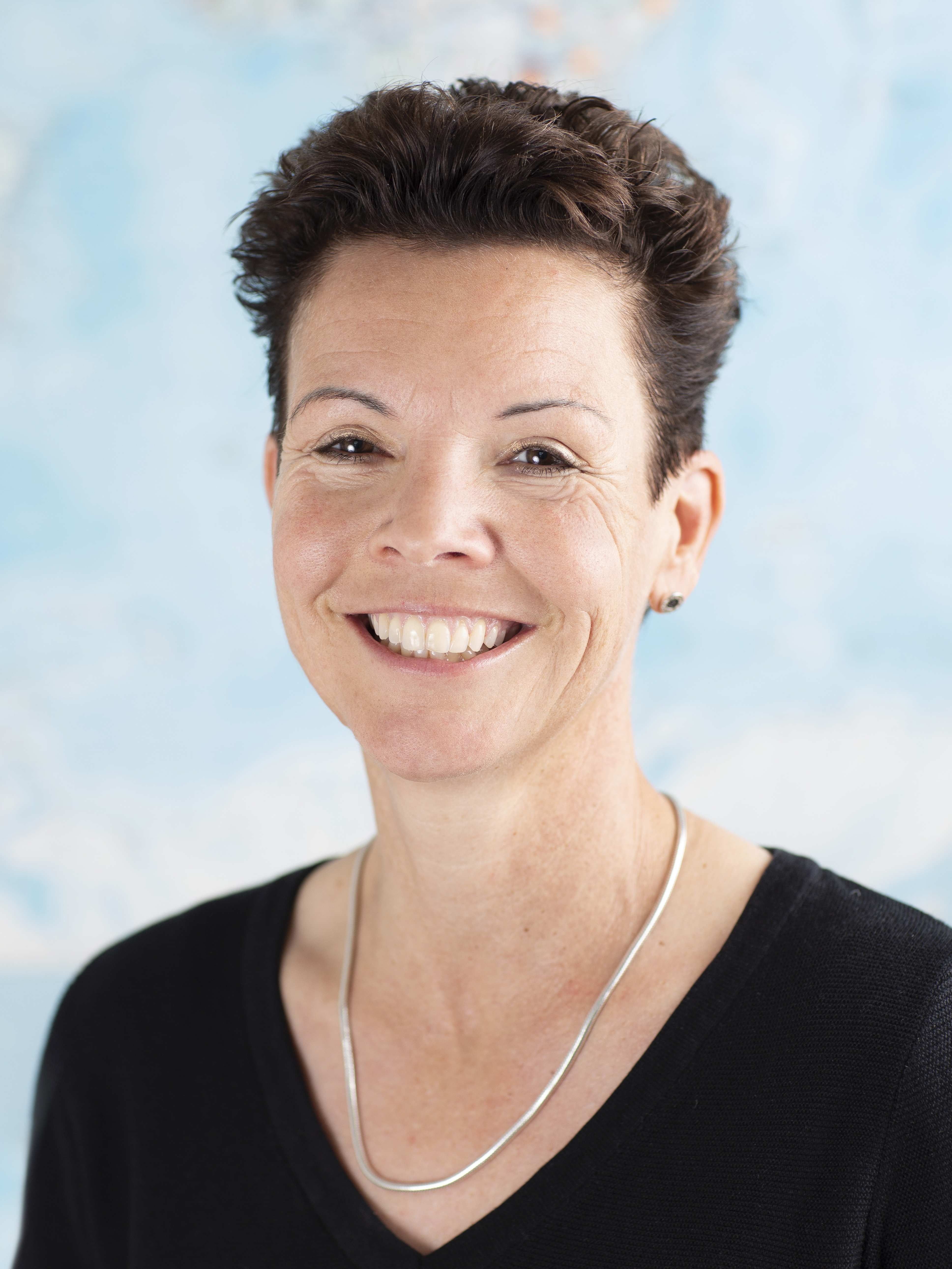 Porträt von Deborah Berra vom Team der Kindernothilfe Schweiz 