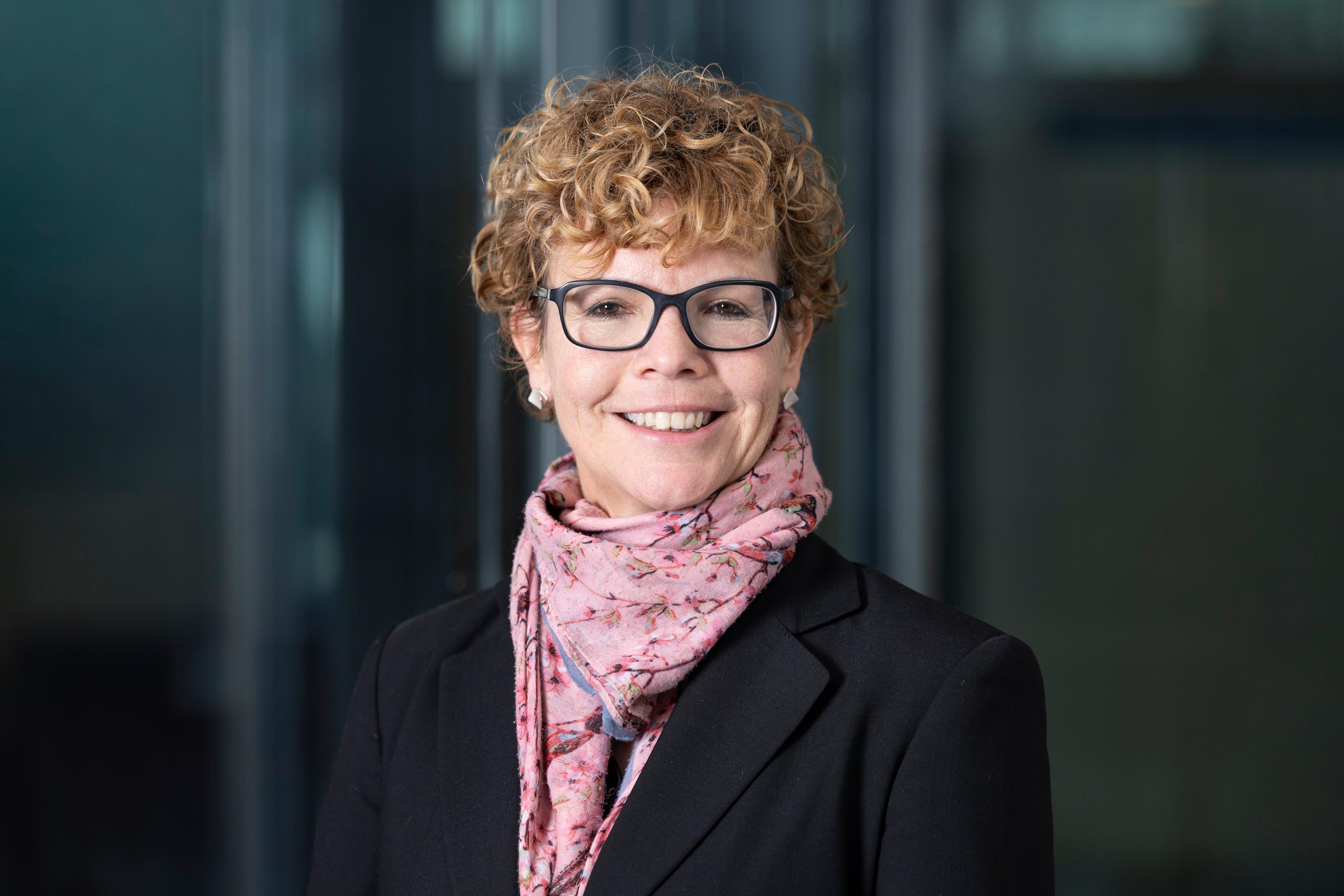 Porträtfoto Deborah Berra, Geschäftsführerin Kindernothilfe Schweiz (Quelle: Linda Pollari) Porträtfoto Deborah Berra, Geschäftsführerin Kindernothilfe Schweiz (Quelle: Linda Pollari)