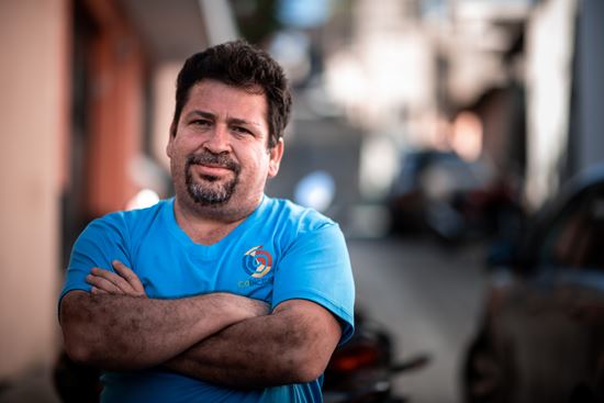 Saul Interiano, Leiter des Schutzhauses Coincidir in Guatemala, steht mit verschränkten Armen auf der Straße. (Quelle: Fabian Strauch) Saul Interiano, Leiter des Schutzhauses Coincidir in Guatemala, steht mit verschränkten Armen auf der Straße. (Quelle: Fabian Strauch)